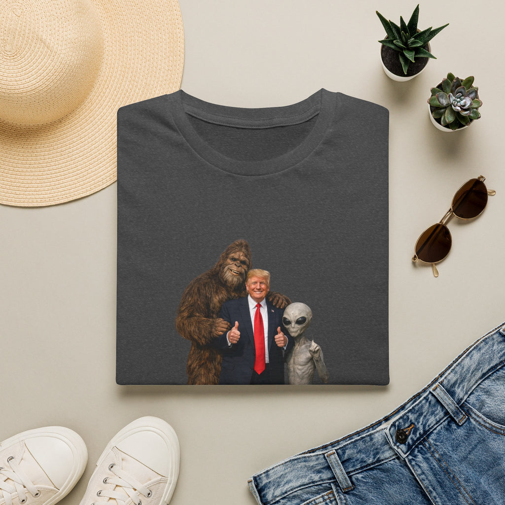 Funny Trump Bigfoot Alien UFO Weird Alien T-Shirt Unisex Softstyle T-Shirt Yeti