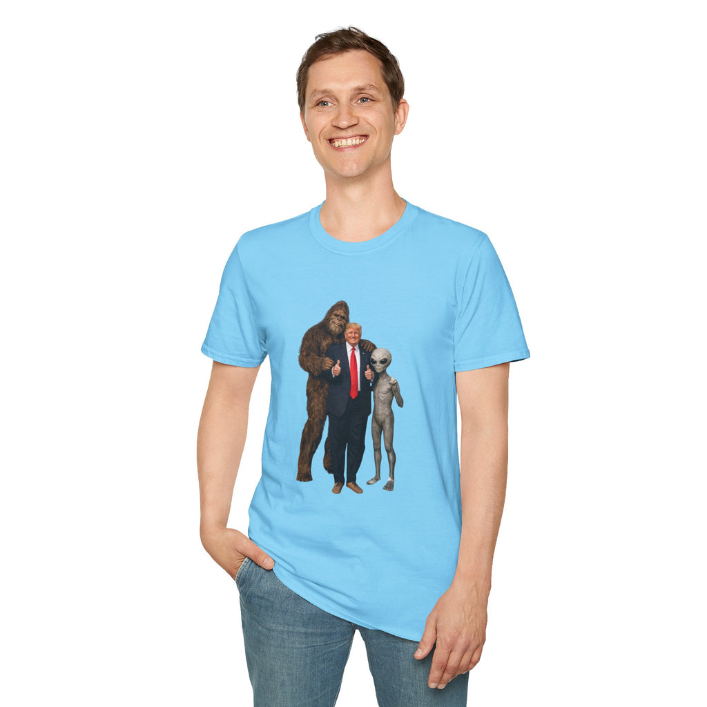 Funny Trump Bigfoot Alien UFO Weird Alien T-Shirt Unisex Softstyle T-Shirt Yeti