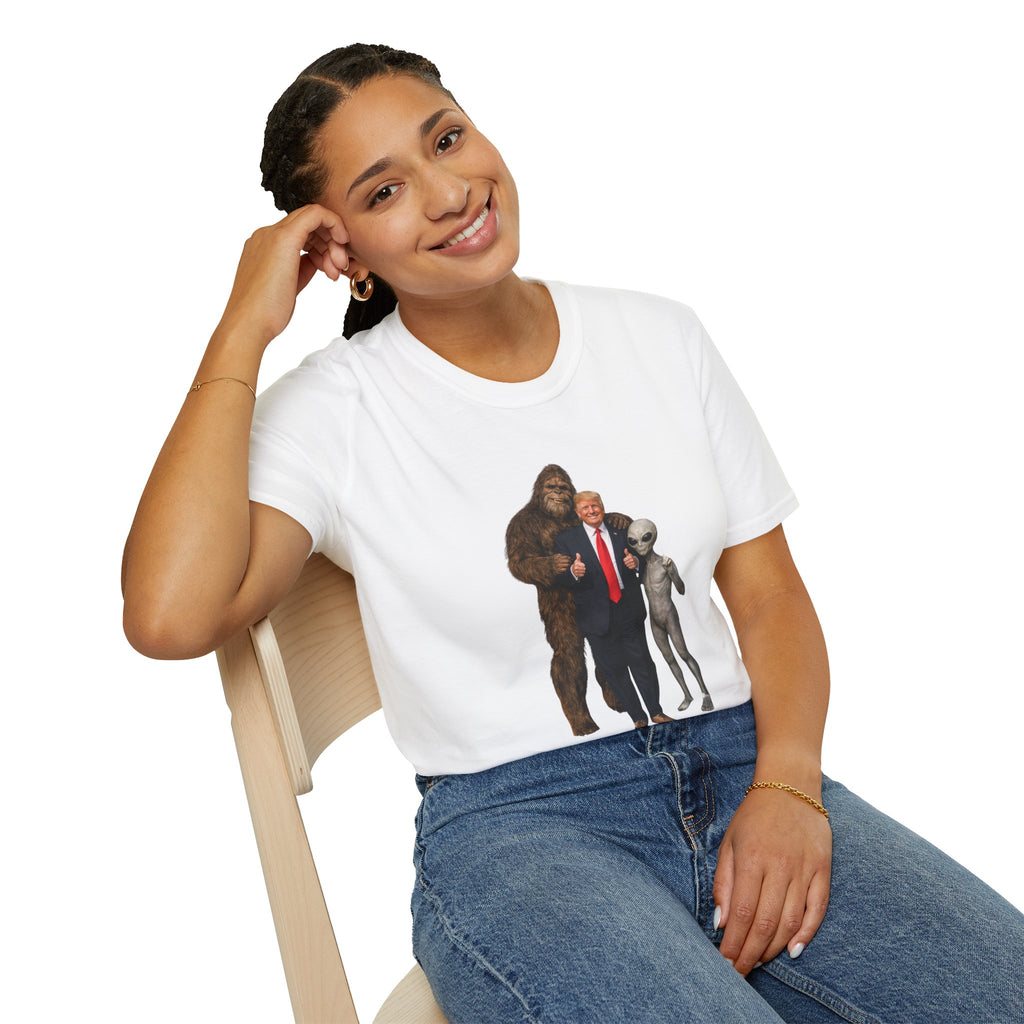 Funny Trump Bigfoot Alien UFO Weird Alien T-Shirt Unisex Softstyle T-Shirt Yeti