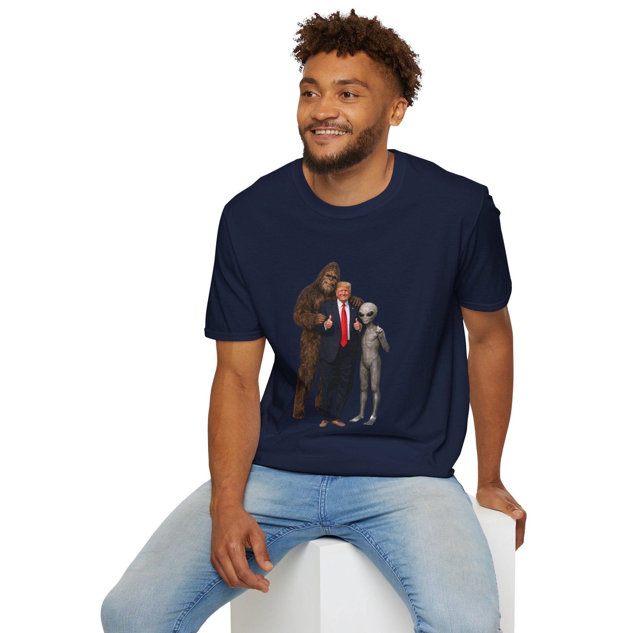 Funny Trump Bigfoot Alien UFO Weird Alien T-Shirt Unisex Softstyle T-Shirt Yeti