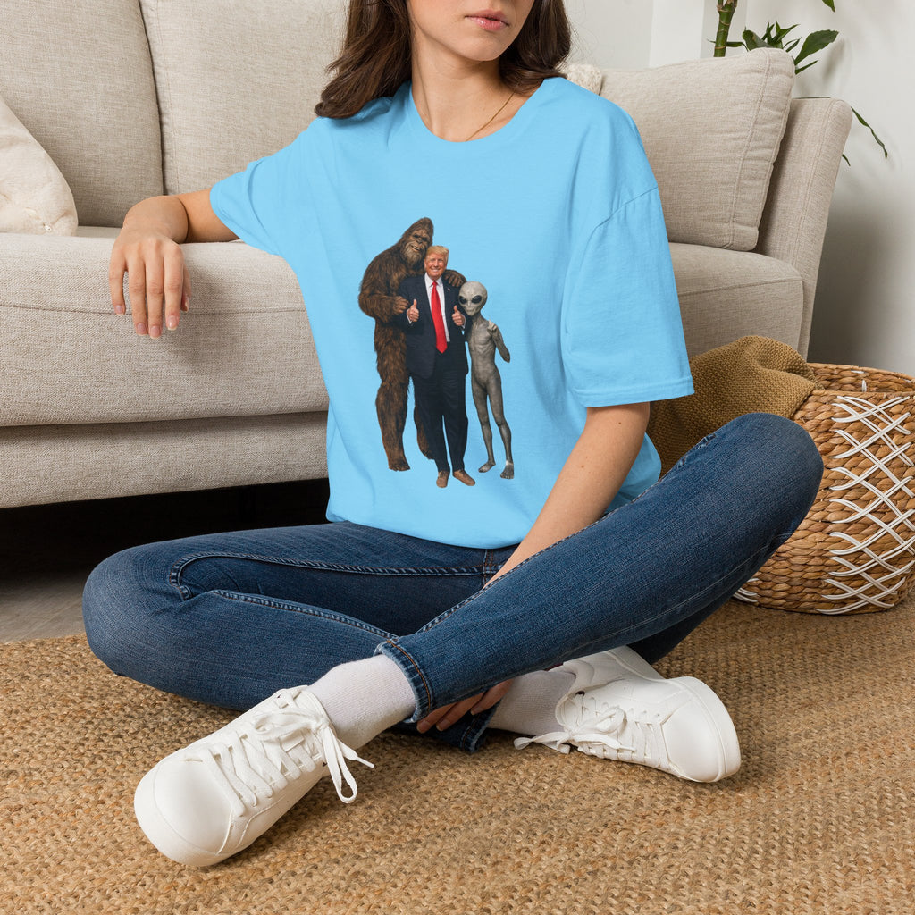 Funny Trump Bigfoot Alien UFO Weird Alien T-Shirt Unisex Softstyle T-Shirt Yeti