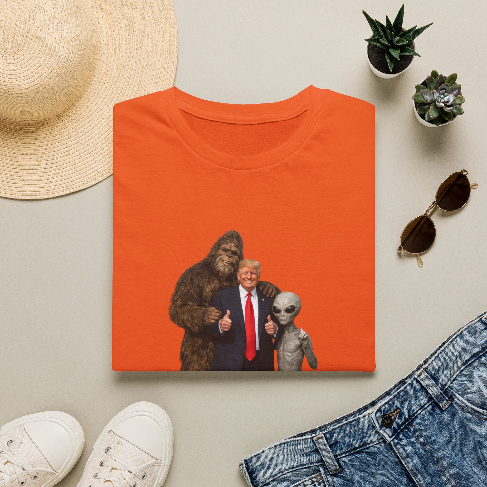 Funny Trump Bigfoot Alien UFO Weird Alien T-Shirt Unisex Softstyle T-Shirt Yeti