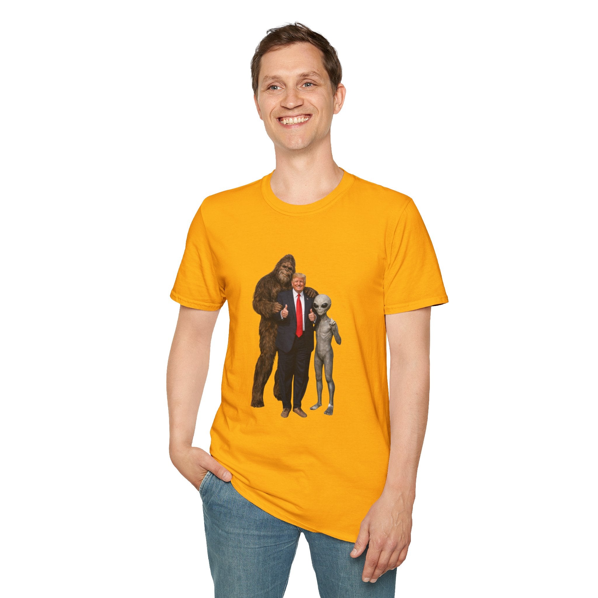 Funny Trump Bigfoot Alien UFO Weird Alien T-Shirt Unisex Softstyle T-Shirt Yeti