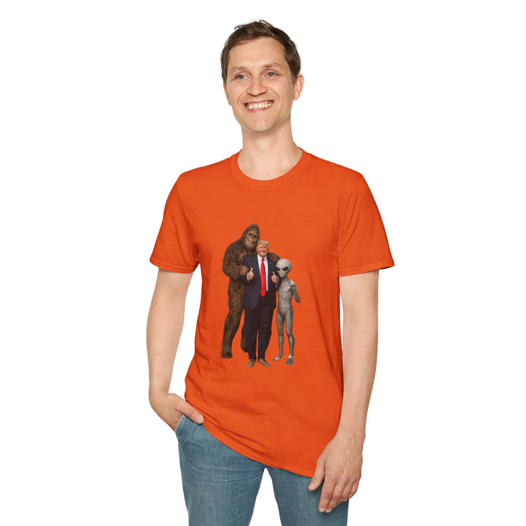 Funny Trump Bigfoot Alien UFO Weird Alien T-Shirt Unisex Softstyle T-Shirt Yeti