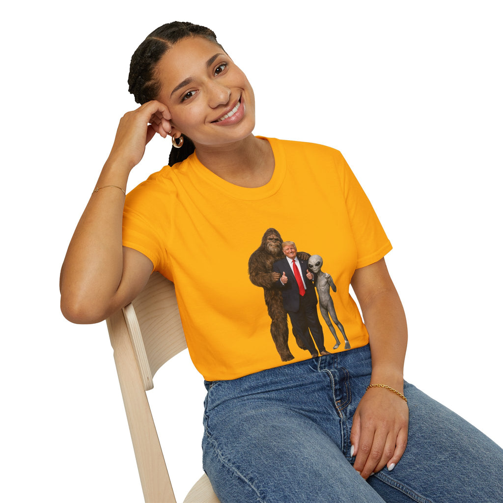 Funny Trump Bigfoot Alien UFO Weird Alien T-Shirt Unisex Softstyle T-Shirt Yeti