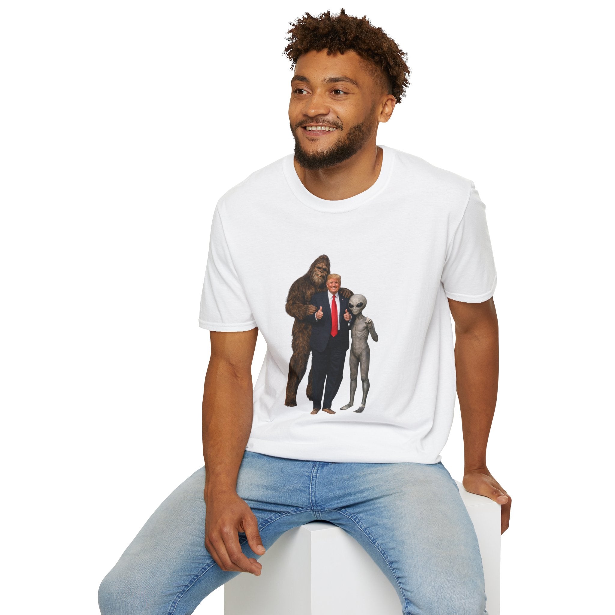 Funny Trump Bigfoot Alien UFO Weird Alien T-Shirt Unisex Softstyle T-Shirt Yeti