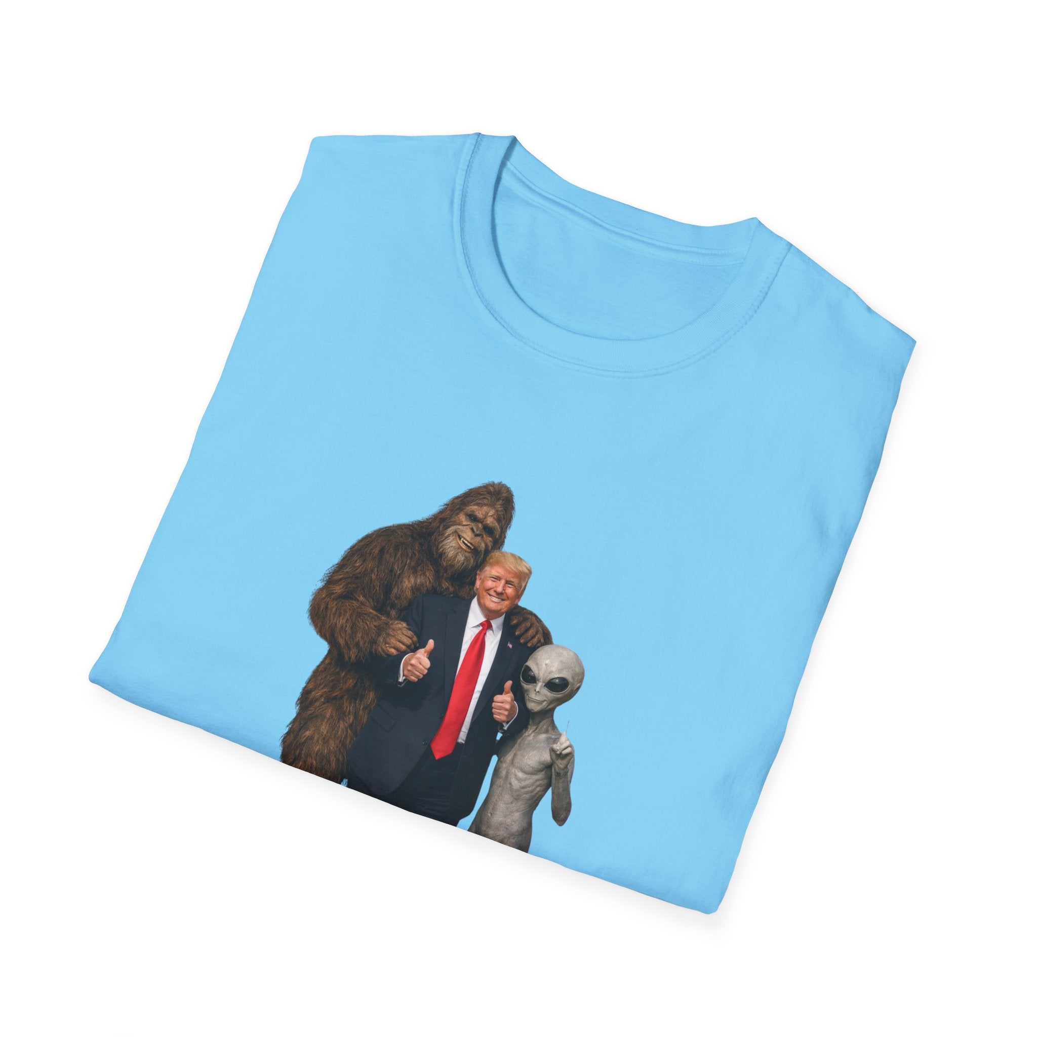 Funny Trump Bigfoot Alien UFO Weird Alien T-Shirt Unisex Softstyle T-Shirt Yeti