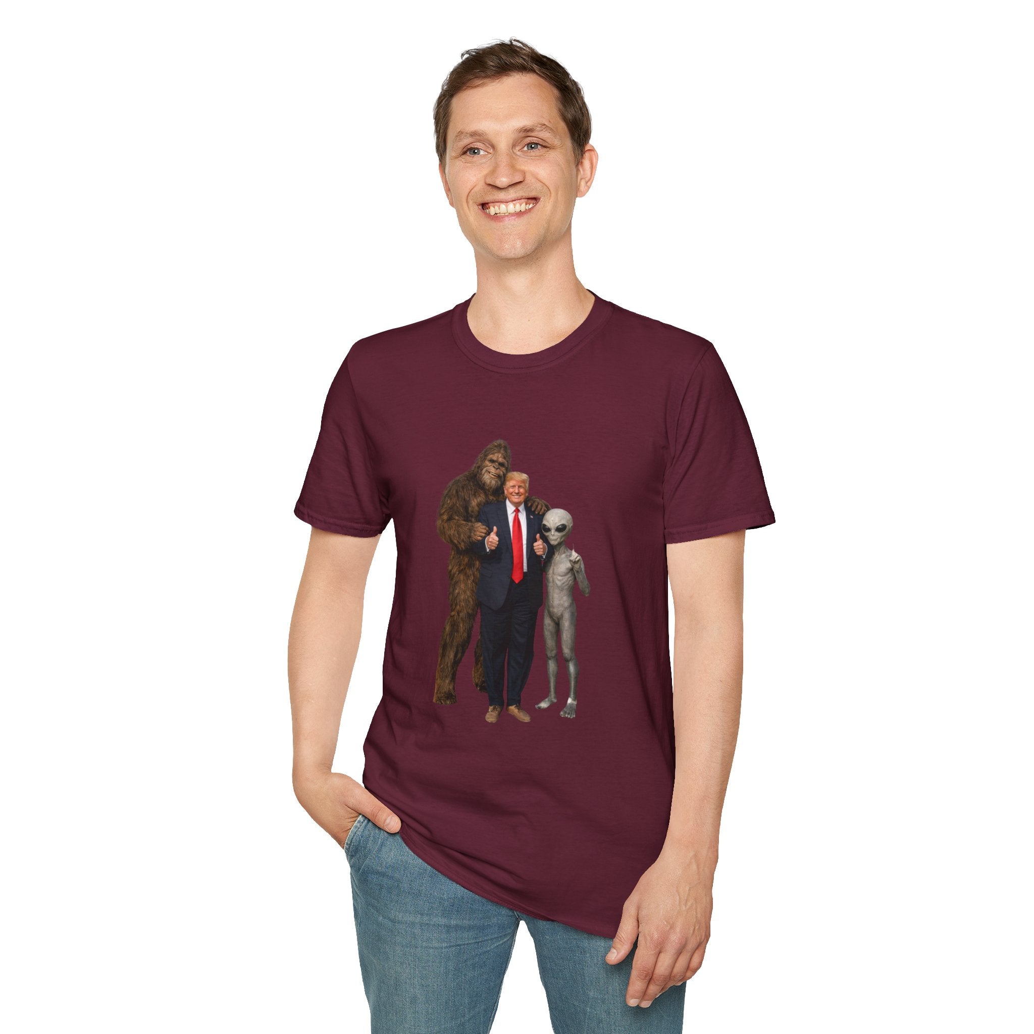 Funny Trump Bigfoot Alien UFO Weird Alien T-Shirt Unisex Softstyle T-Shirt Yeti