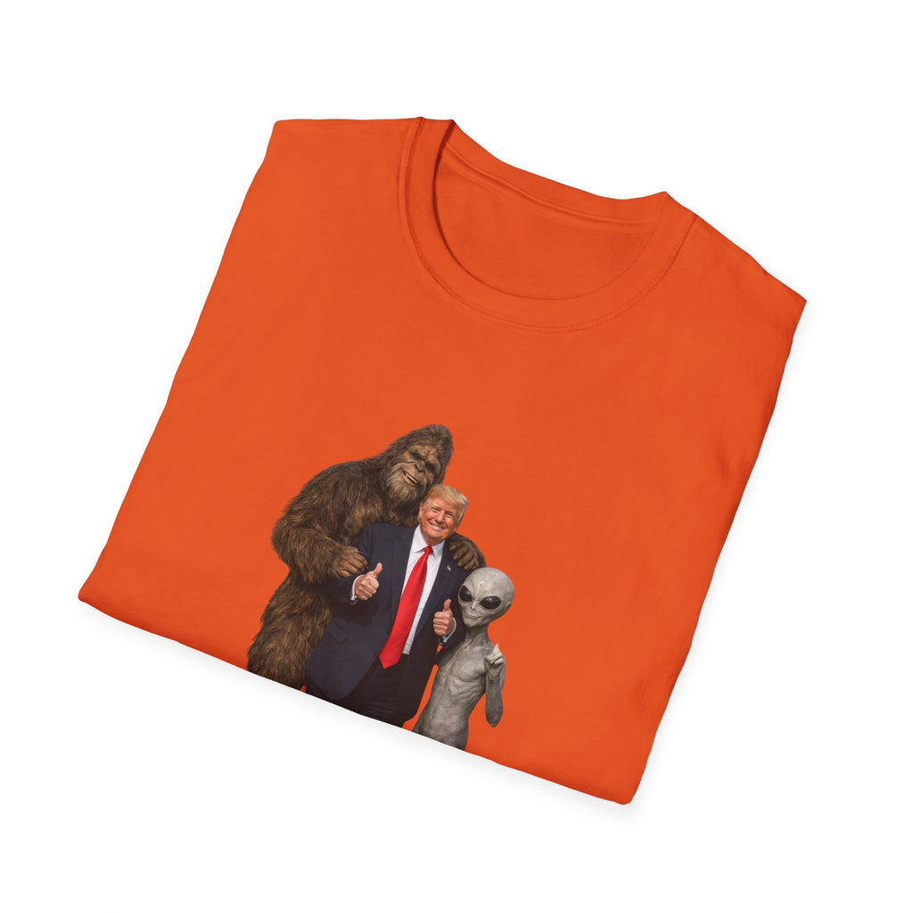 Funny Trump Bigfoot Alien UFO Weird Alien T-Shirt Unisex Softstyle T-Shirt Yeti