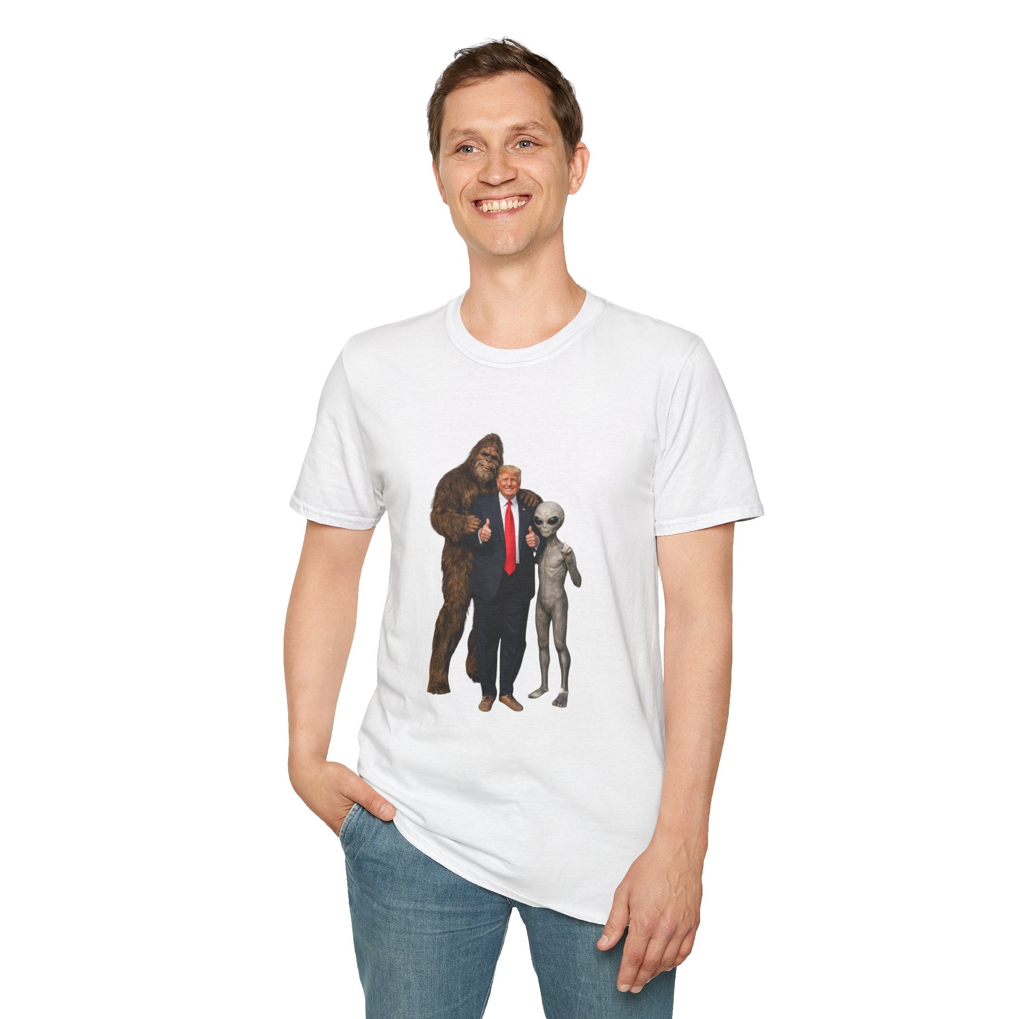 Funny Trump Bigfoot Alien UFO Weird Alien T-Shirt Unisex Softstyle T-Shirt Yeti