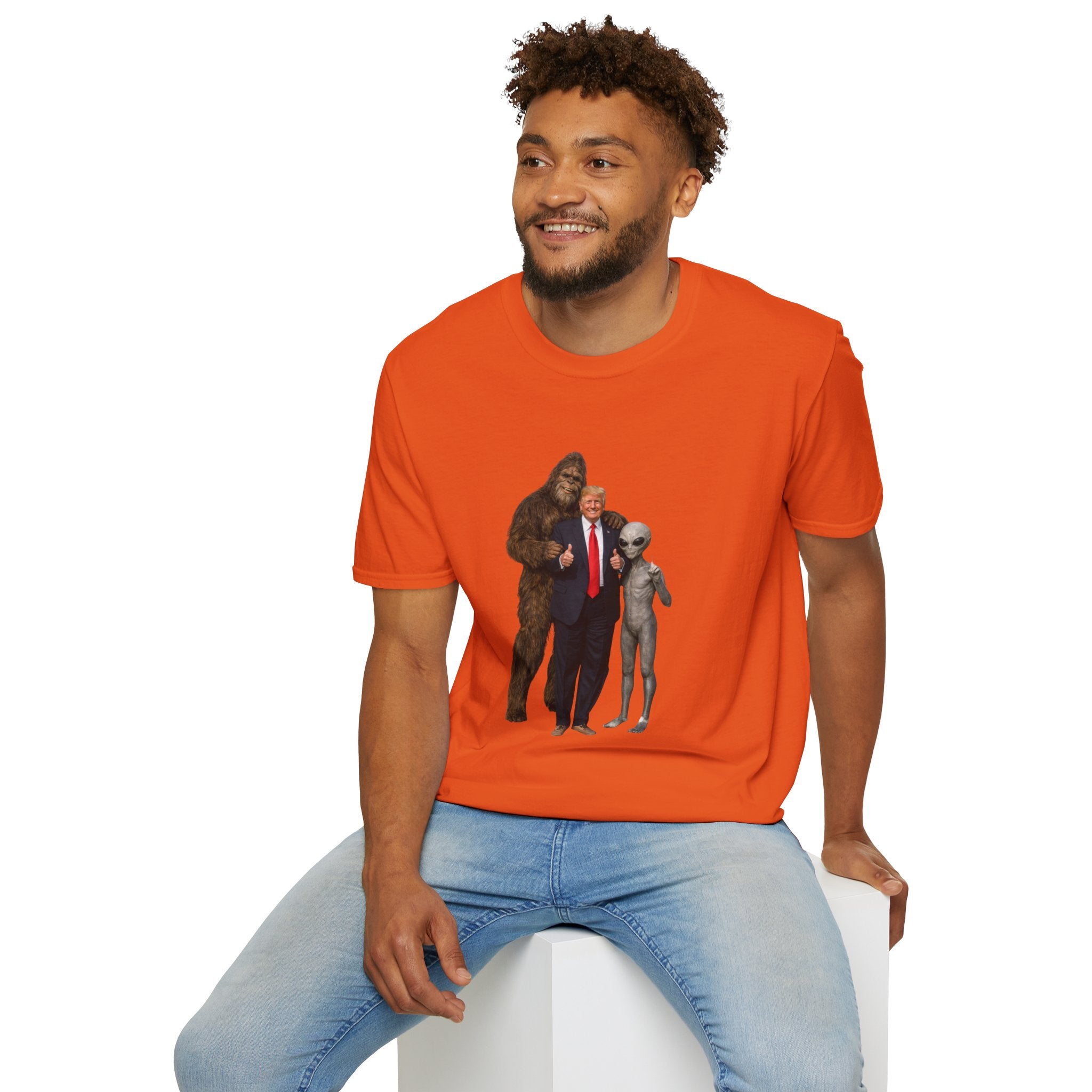 Funny Trump Bigfoot Alien UFO Weird Alien T-Shirt Unisex Softstyle T-Shirt Yeti