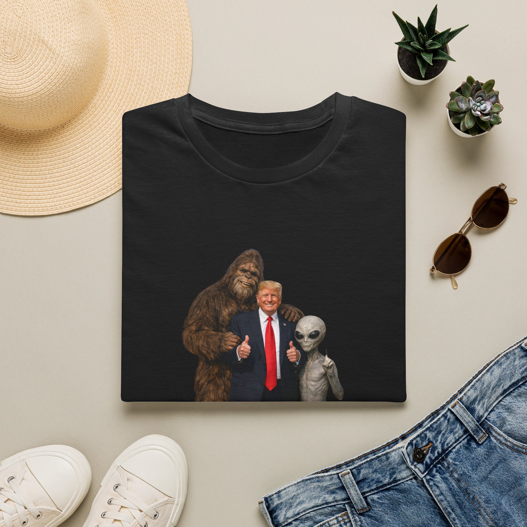 Funny Trump Bigfoot Alien UFO Weird Alien T-Shirt Unisex Softstyle T-Shirt Yeti