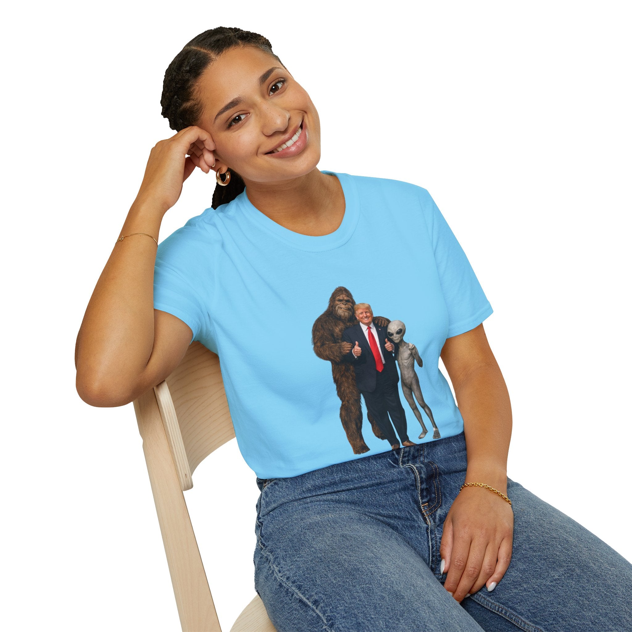 Funny Trump Bigfoot Alien UFO Weird Alien T-Shirt Unisex Softstyle T-Shirt Yeti